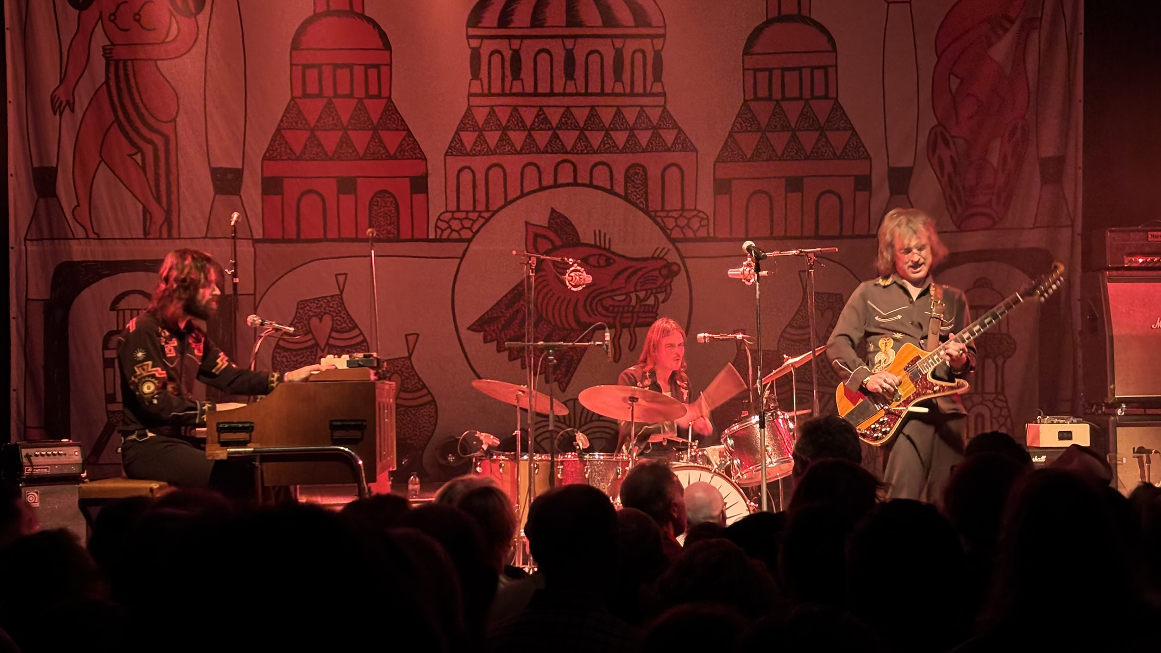 Dewolff raast door Bergen op Zoom als een trein